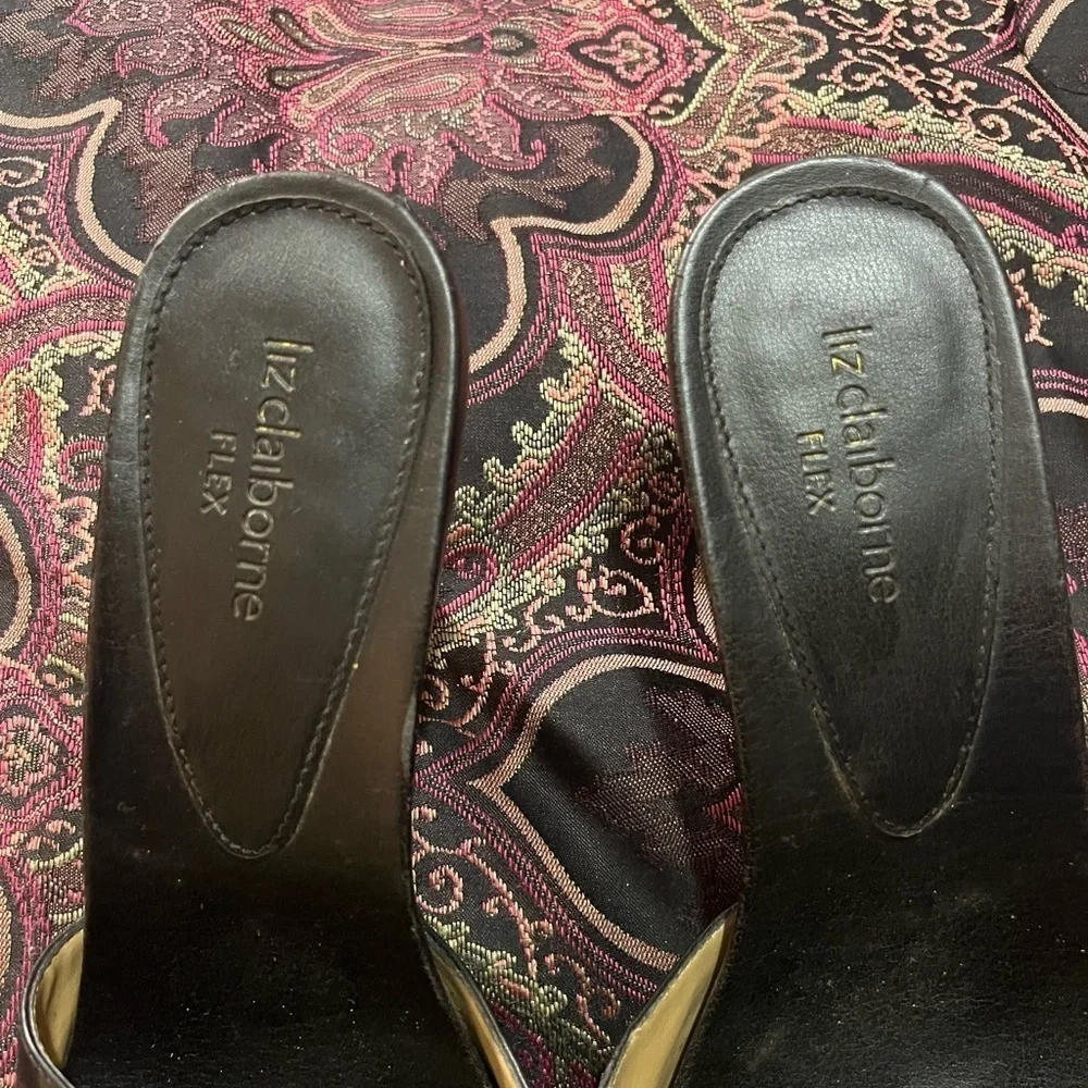 Liz Claiborne Flex Sandals size 8 1/2 leather upper in great condition.